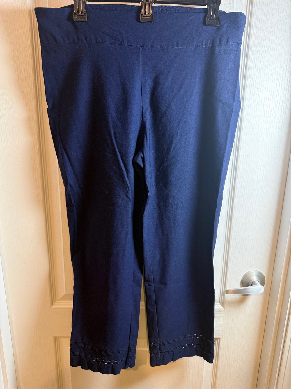 Crown & ivy Navy Cropped Pants with pattern helm